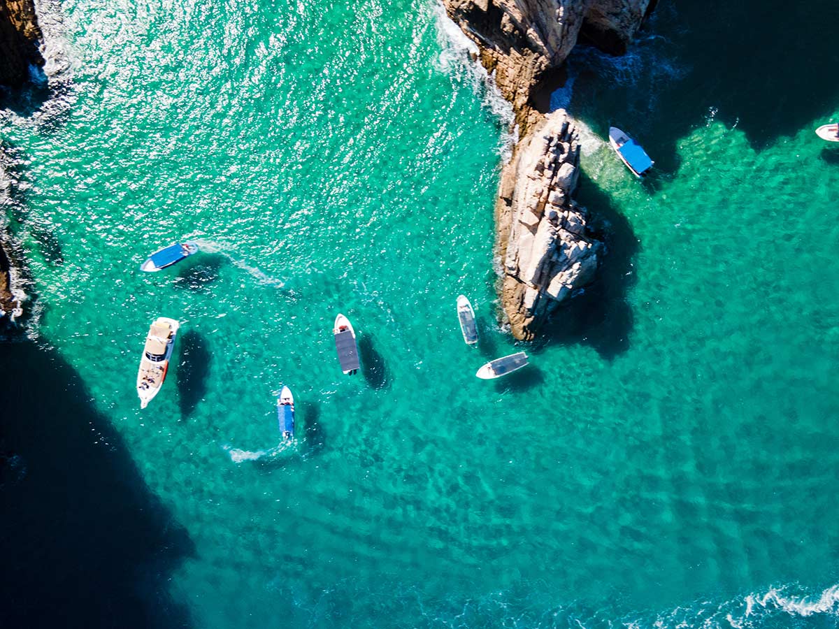 Botes en el arco de Los Cabos 