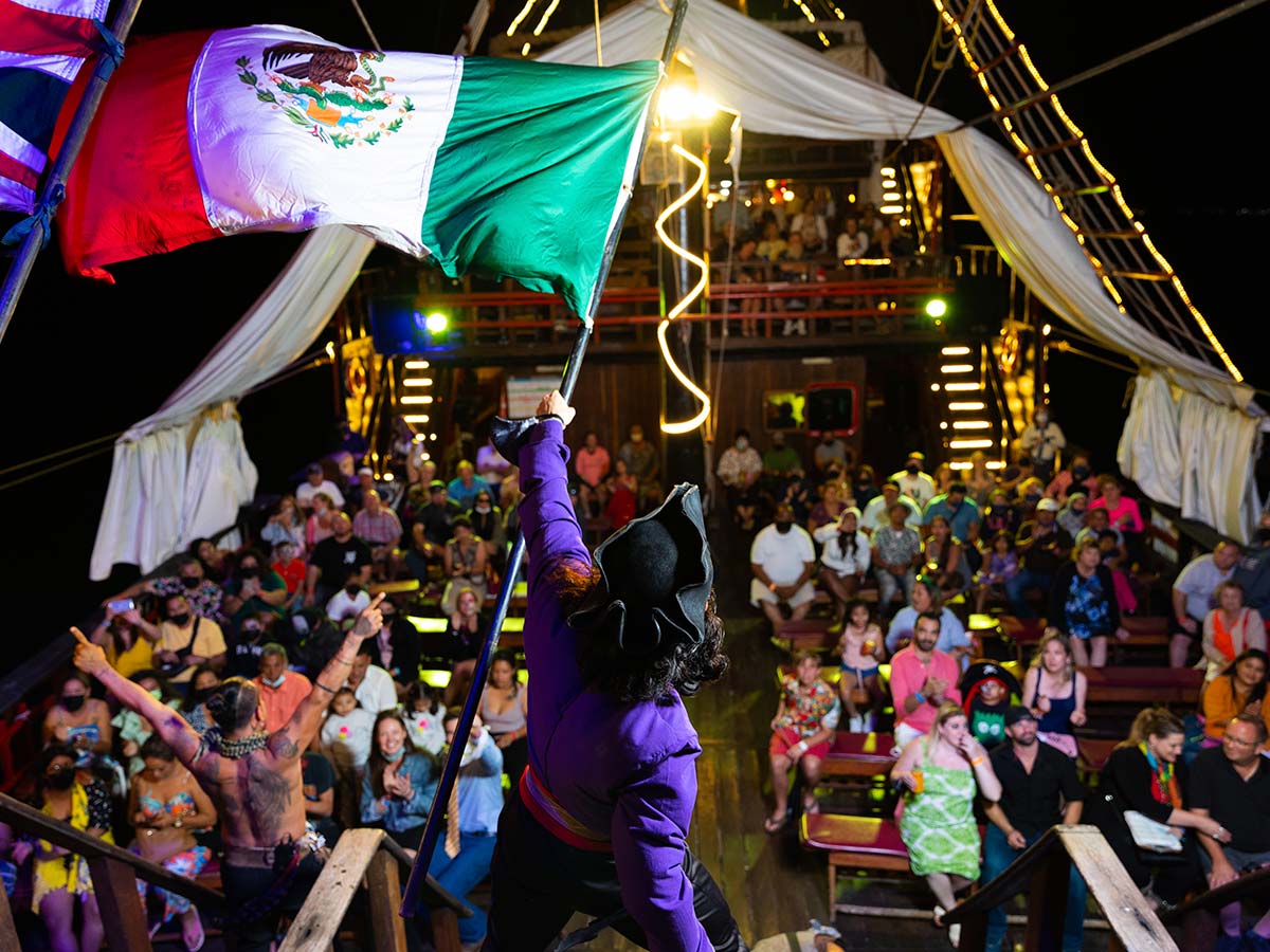 Barco pirata Jolly Roger en Cancún