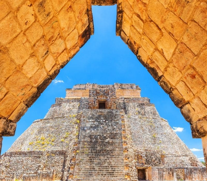 pirámide maya de piedra alta - excursiones de un día desde Mérida