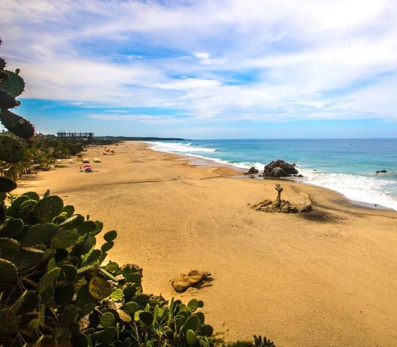 amplio arenal en Playa Zicatela en puerto escondido, méxico | Las mejores playas de Oaxaca