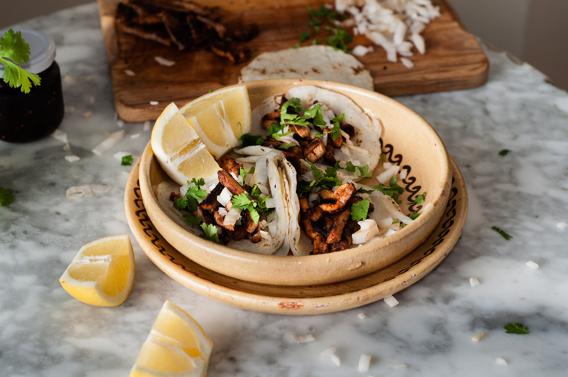 Tacos de carne al pastor mexicanos